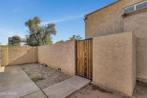 Exterior - 4714 E Broadway Rd, Phoenix, AZ 85040 photo 1 of 4