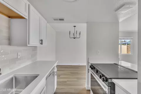 Kitchen - 4714 E Broadway Rd, Phoenix, AZ 85040 photo 3 of 3