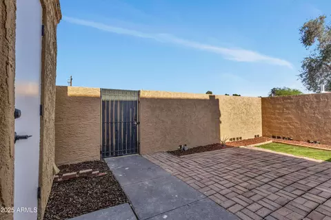Exterior - 4714 E Broadway Rd, Phoenix, AZ 85040 photo 4 of 4