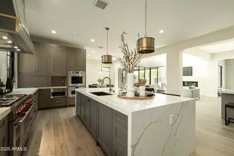 2315 E Mine Creek Rd, Phoenix, AZ 85024