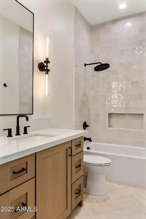 Bath - 3848 E Fairmount Ave, Phoenix, AZ 85018 photo 5 of 6