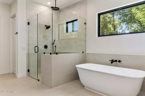 Bath - 3848 E Fairmount Ave, Phoenix, AZ 85018 photo 2 of 6