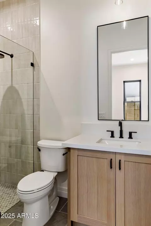 Bath - 3848 E Fairmount Ave, Phoenix, AZ 85018 photo 4 of 6