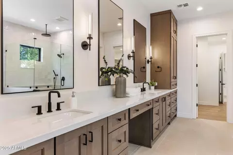 Bath - 3848 E Fairmount Ave, Phoenix, AZ 85018 photo 1 of 6
