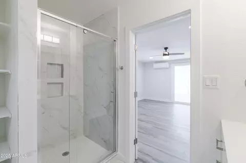 Bath - 4116 W Marshall Ave, Phoenix, AZ 85019 photo 3 of 6