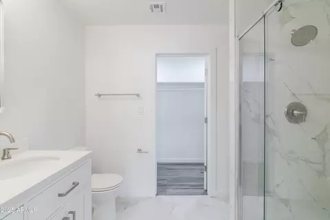 Bath - 4116 W Marshall Ave, Phoenix, AZ 85019 photo 2 of 6