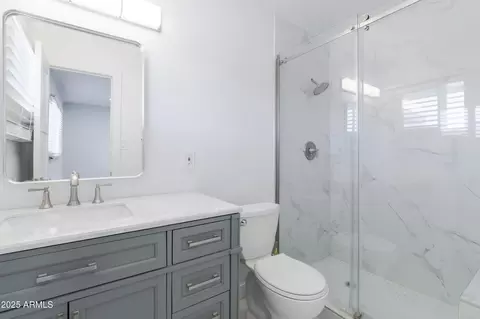 Bath - 4116 W Marshall Ave, Phoenix, AZ 85019 photo 4 of 6