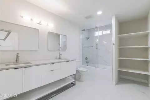 Bath - 4116 W Marshall Ave, Phoenix, AZ 85019 photo 5 of 6
