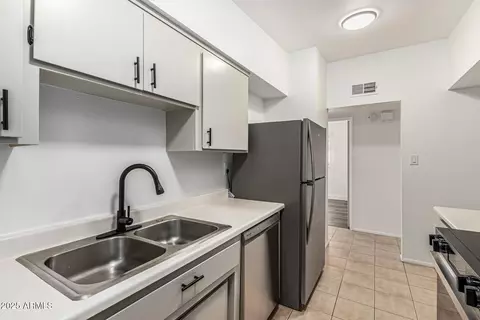 Kitchen - 1258 E Campus Dr, Tempe, AZ 85282 photo 2 of 4
