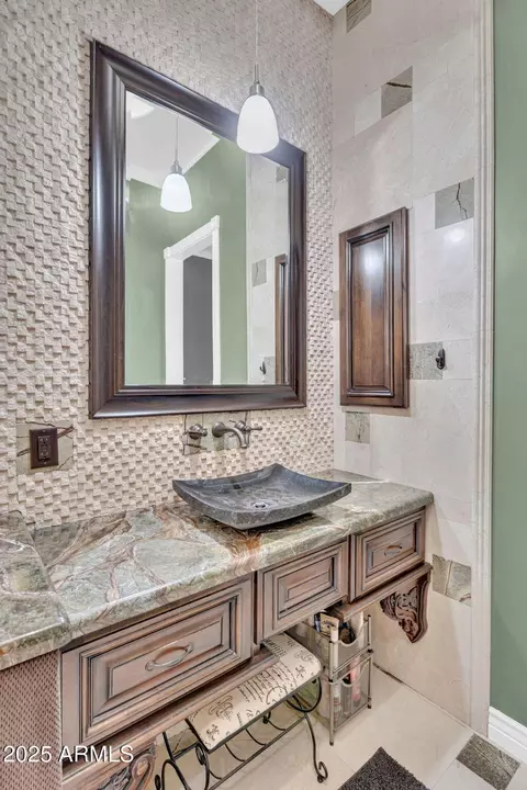 Bath - 2371 E Sanoque Ct, Gilbert, AZ 85298 photo 2 of 4