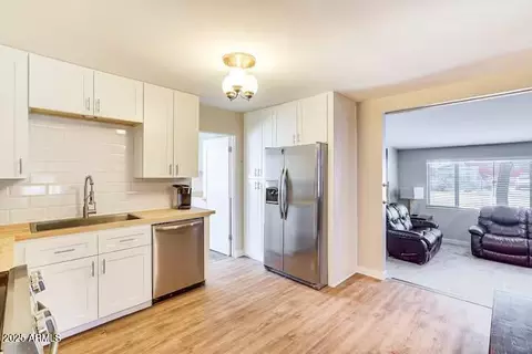 Kitchen - 2723 Towell St, Overgaard, AZ 85933 photo 2 of 2