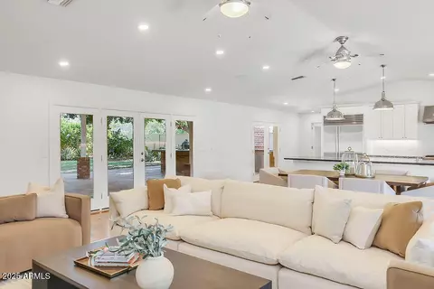 3817 E Highland Ave, Phoenix, AZ 85018 photo 7