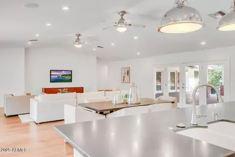 3817 E Highland Ave, Phoenix, AZ 85018 photo 11