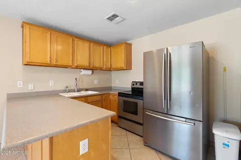 Kitchen - 1015 S 132nd St, Gilbert, AZ 85233 photo 6 of 7