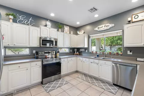 Kitchen - 1015 S 132nd St, Gilbert, AZ 85233 photo 4 of 7