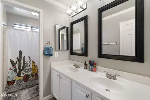 Bath - 1015 S 132nd St, Gilbert, AZ 85233 photo 2 of 7