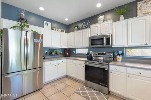 Kitchen - 1015 S 132nd St, Gilbert, AZ 85233 photo 1 of 7