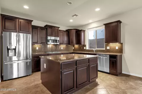Kitchen - 5223 W Bent Tree Dr, Phoenix, AZ 85083 photo 5 of 7