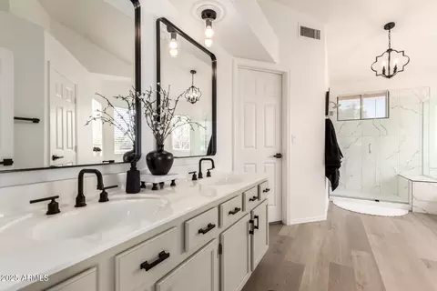 Bath - 1202 E Libby St, Phoenix, AZ 85022 photo 1 of 5