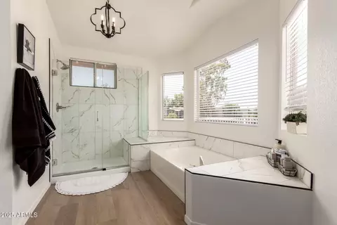 Bath - 1202 E Libby St, Phoenix, AZ 85022 photo 2 of 5