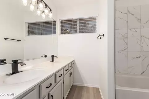 Bath - 1202 E Libby St, Phoenix, AZ 85022 photo 3 of 5