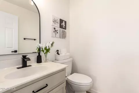Bath - 1202 E Libby St, Phoenix, AZ 85022 photo 5 of 5