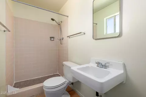 Bath - 230 E Fairmont Dr, Tempe, AZ 85282 photo 1 of 2