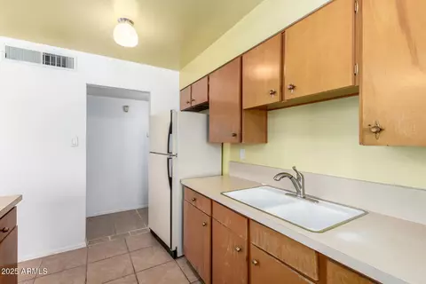Kitchen - 230 E Fairmont Dr, Tempe, AZ 85282 photo 2 of 2