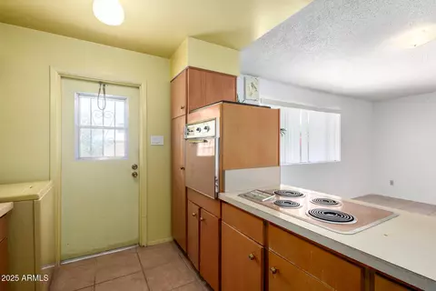 Kitchen - 230 E Fairmont Dr, Tempe, AZ 85282 photo 1 of 2