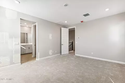 5827 E Covey Ln, Phoenix, AZ 85054 photo 12