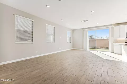5827 E Covey Ln, Phoenix, AZ 85054 photo 4
