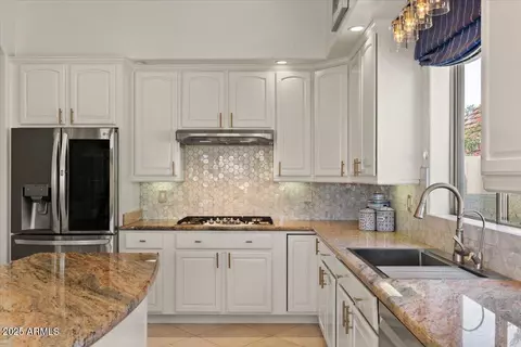 Kitchen - 2135 E Clipper Ln, Gilbert, AZ 85234 photo 4 of 8
