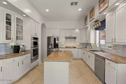 Kitchen - 2135 E Clipper Ln, Gilbert, AZ 85234 photo 6 of 8