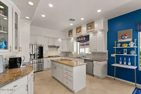 Kitchen - 2135 E Clipper Ln, Gilbert, AZ 85234 photo 5 of 8