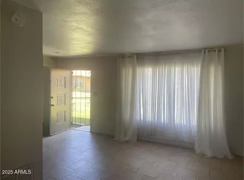 Living - 6029 N 31st Ave, Phoenix, AZ 85017 photo 1 of 2