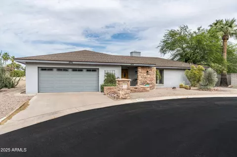 9039 N Concho Ln, Phoenix, AZ 85028