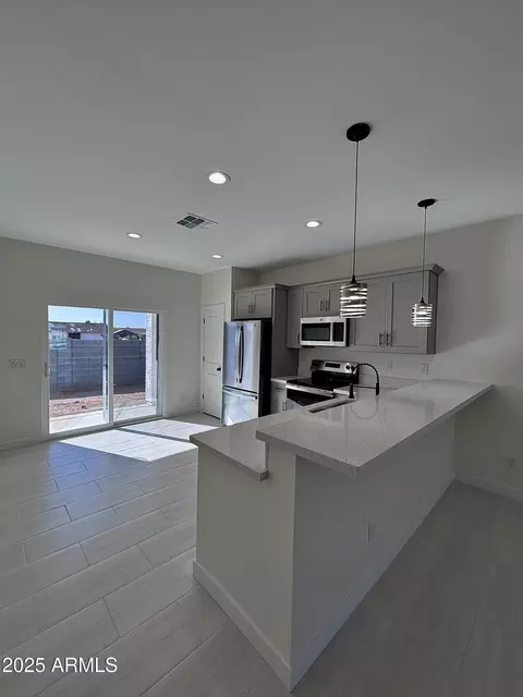 14860 S Capistrano Rd, Arizona City, AZ 85123