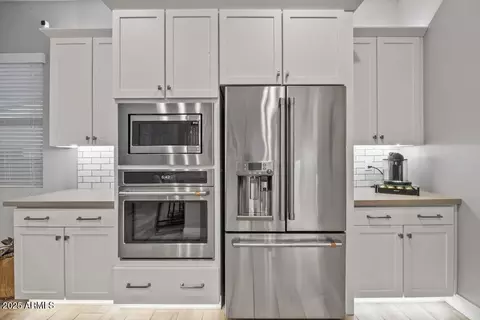 Kitchen - 2024 E Chama Dr, Phoenix, AZ 85024 photo 2 of 2