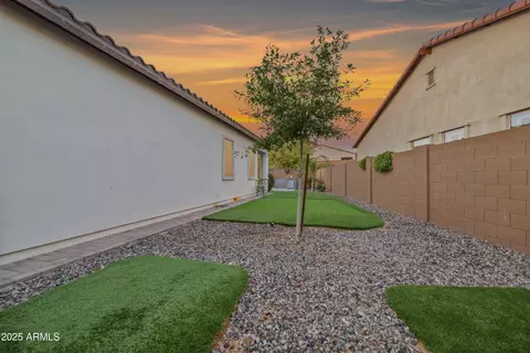 Exterior - 2024 E Chama Dr, Phoenix, AZ 85024 photo 5 of 8