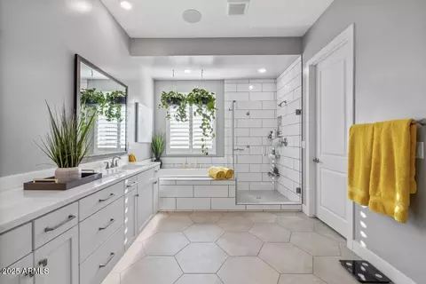 Bath - 2024 E Chama Dr, Phoenix, AZ 85024 photo 2 of 5