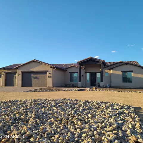 48515 N 13th Ave, New River, AZ 85087