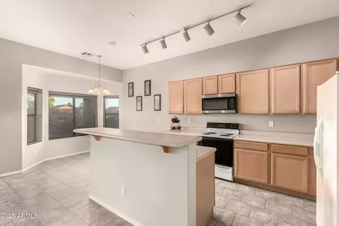 Kitchen - 689 E Stottler Dr, Gilbert, AZ 85296 photo 4 of 4