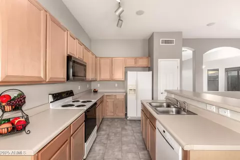 Kitchen - 689 E Stottler Dr, Gilbert, AZ 85296 photo 1 of 4