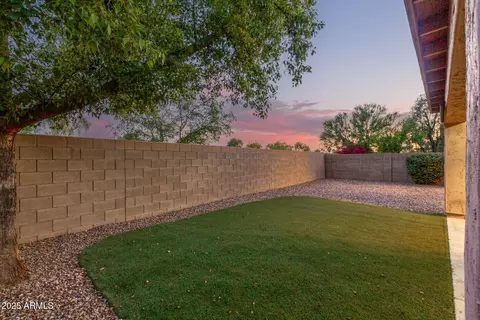 Exterior - 689 E Stottler Dr, Gilbert, AZ 85296 photo 4 of 9
