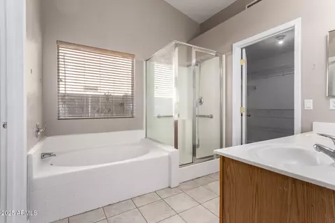 Bath - 1642 E Desert Ln, Phoenix, AZ 85042 photo 2 of 3