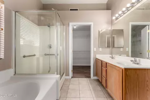 Bath - 1642 E Desert Ln, Phoenix, AZ 85042 photo 3 of 3