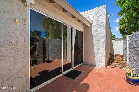 Exterior - 1120 E Beryl Ave, Phoenix, AZ 85020 photo 7 of 9