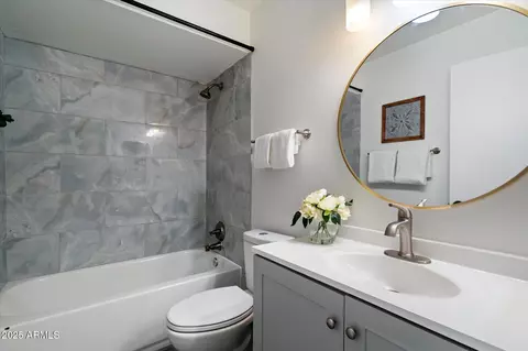 Bath - 1120 E Beryl Ave, Phoenix, AZ 85020 photo 2 of 2
