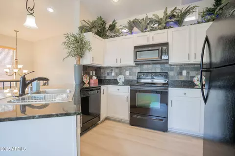 Kitchen - 34979 N 30th Ave, Phoenix, AZ 85086 photo 1 of 3