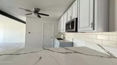 121 E Monte Way, Phoenix, AZ 85042 photo 8